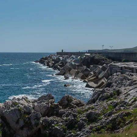 Con Vistas Espectaculares En Llanes, A 8 Min A Pie Del Centro Διαμέρισμα
